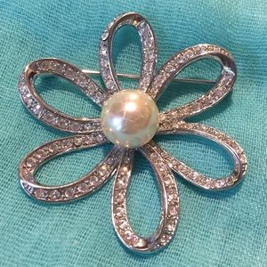 Silver tone pearl rhinestone flower brooch